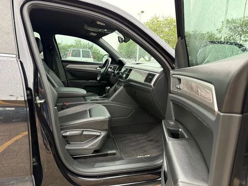 Used 2020 Volkswagen Atlas Cross Sport SE FWD image 14