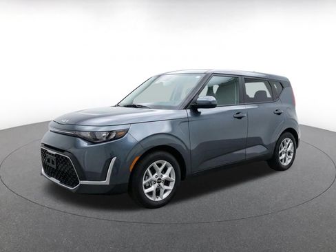 Used 2025 Kia Soul LX w/ LX Technology Package FWD image 3