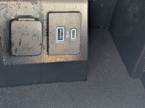 Used 2023 Ford Explorer XLT w/ Equipment Group 202A AWD/4WD image 26