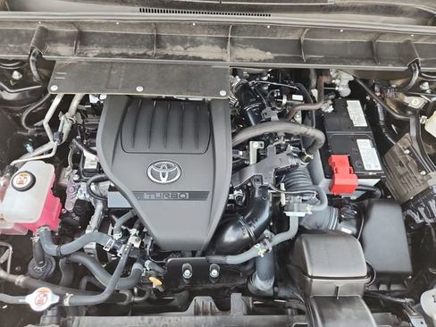 Used 2023 Toyota Highlander LE FWD image 28