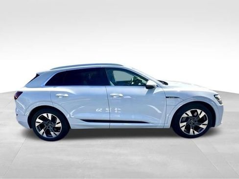 Used 2022 Audi e-tron Premium AWD/4WD image 9