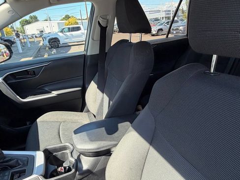 Used 2021 Toyota RAV4 LE AWD/4WD image 9