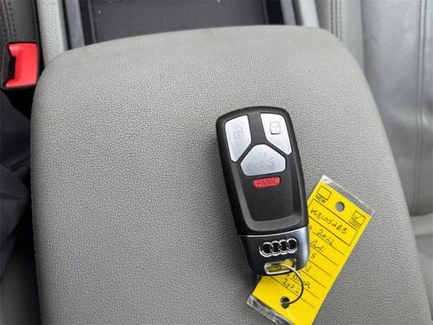 Used 2022 Audi Q5 2.0T Premium w/ Convenience Package image 32