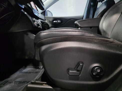 Used 2020 Jeep Cherokee Limited AWD/4WD image 13