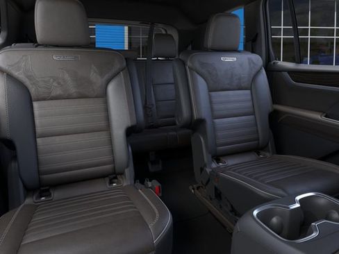 New 2026 GMC Acadia Denali Ultimate w/ LPO, Floor Liner Package AWD/4WD image 17