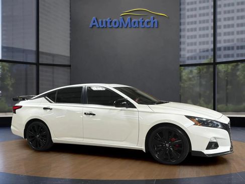 Used 2022 Nissan Altima 2.5 SR w/ Midnight Edition Package FWD image 14