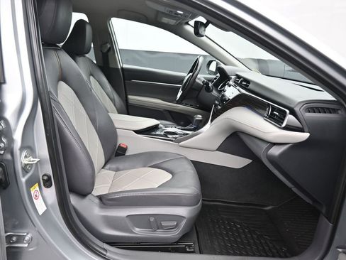 Used 2019 Toyota Camry XLE FWD image 40