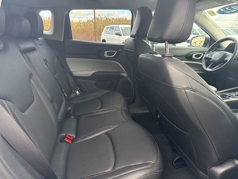 Certified 2022 Jeep Compass Limited image 28