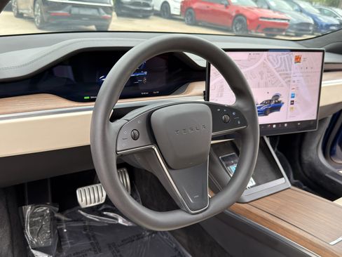 Used 2025 Tesla Model S image 18