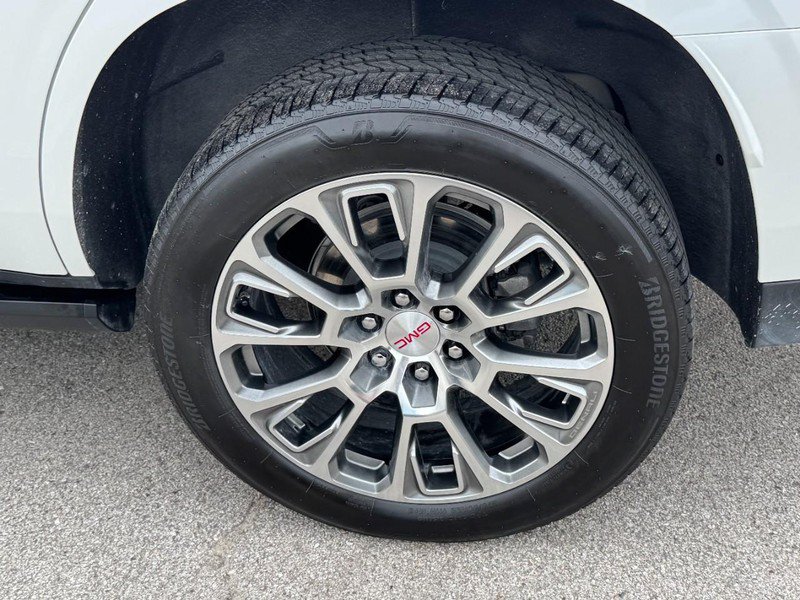 Used 2025 GMC Yukon Denali w/ Sun & Power Step Package AWD/4WD image 7