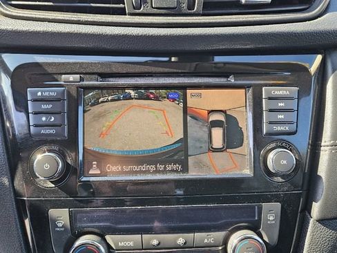 Used 2018 Nissan Rogue SL w/ Premium Package image 25