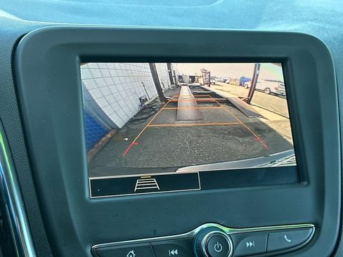 Used 2022 Chevrolet Equinox LT FWD image 18