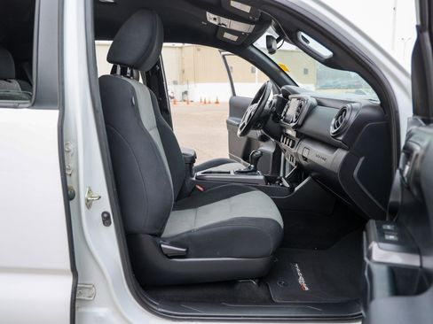 Used 2021 Toyota Tacoma TRD Sport w/ Technology Package image 41