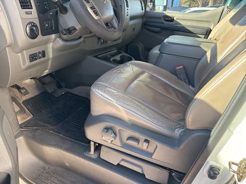 Used 2014 Nissan NV 3500 SL w/ Technology Package image 5
