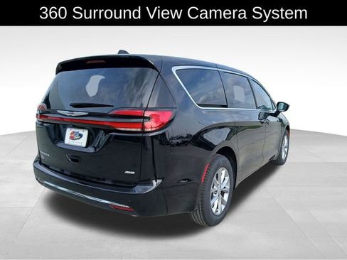New 2026 Chrysler Pacifica Select AWD/4WD image 5