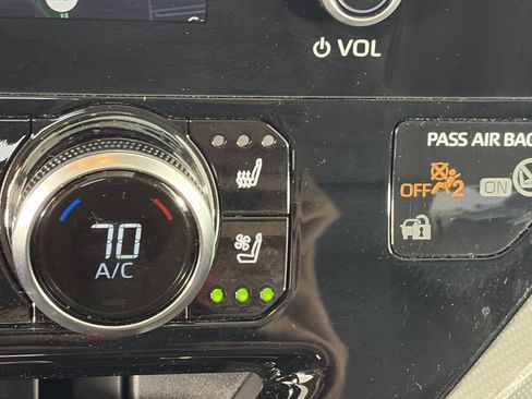 Used 2023 Toyota Highlander Platinum image 26