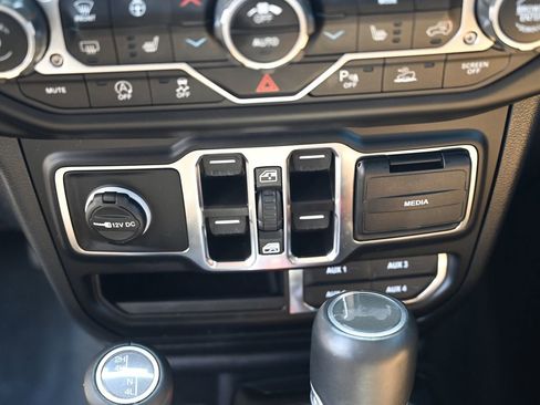 Used 2023 Jeep Wrangler Unlimited Sahara w/ LED Lighting Group AWD/4WD image 21