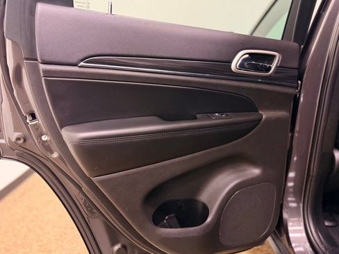 Used 2019 Jeep Grand Cherokee Limited AWD/4WD image 23