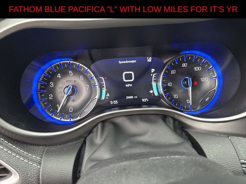 Used 2023 Chrysler Pacifica Touring-L FWD image 16