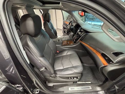 Used 2016 Cadillac Escalade Luxury image 46