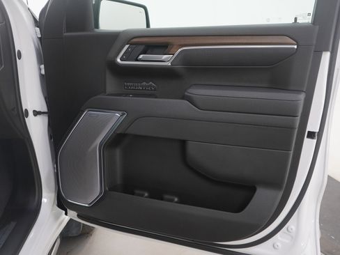 Used 2025 Chevrolet Silverado 1500 High Country AWD/4WD image 11