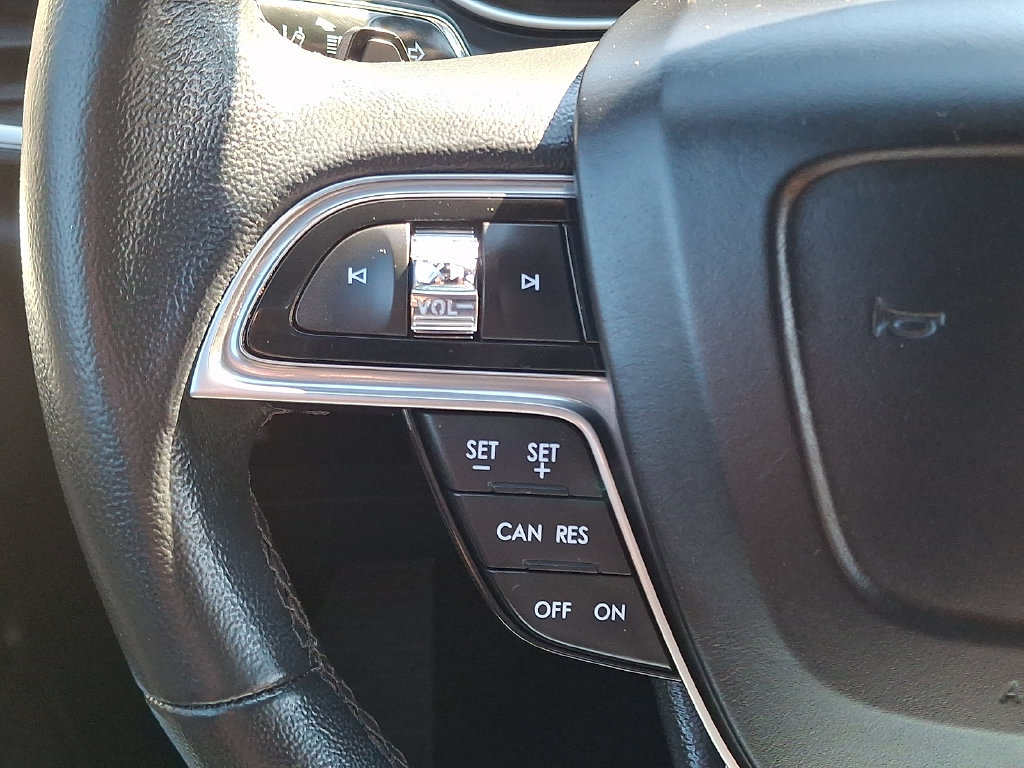 Used 2020 Lincoln Nautilus Premier AWD/4WD image 20