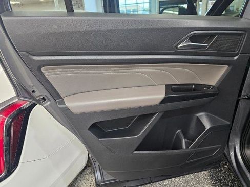 Used 2021 Volkswagen Atlas Cross Sport SE AWD/4WD image 26