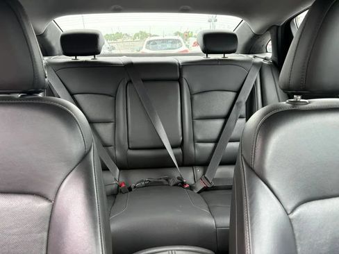 Used 2018 Chevrolet Malibu Premier w/ Premier Sun and Wheel Package FWD image 18