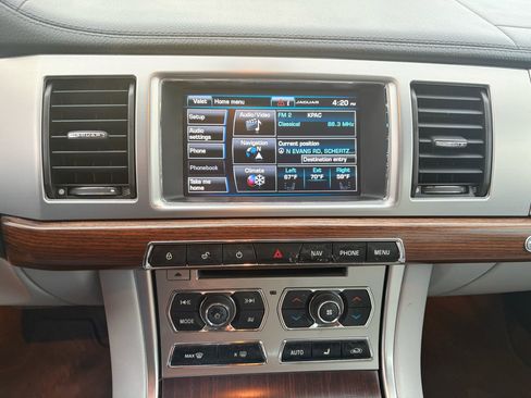 Used 2015 Jaguar XF Premium image 47