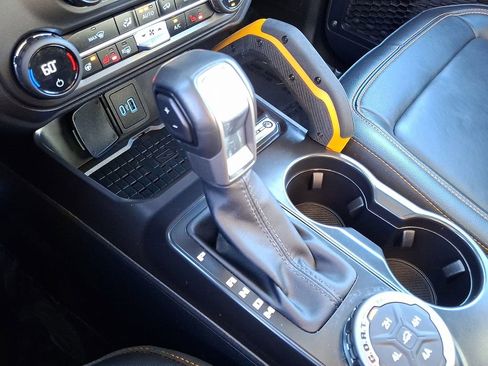 Used 2024 Ford Bronco Badlands image 15