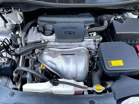 Used 2012 Toyota Camry XLE w/ Leather Pkg FWD image 32