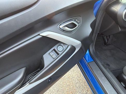 Used 2018 Chevrolet Camaro LT RWD image 15