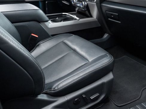 Used 2022 Ford F250 Lariat w/ Black Appearance Package image 17