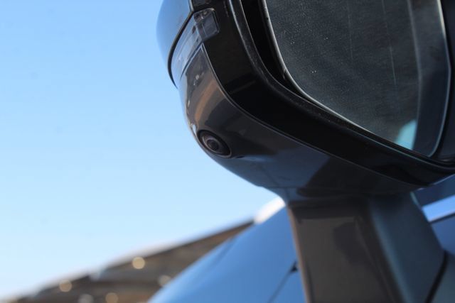 Used 2025 Cadillac XT4 Premium Luxury FWD image 15