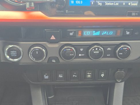 Used 2016 Toyota Tacoma TRD Sport w/ Premium & Technology Package AWD/4WD image 30