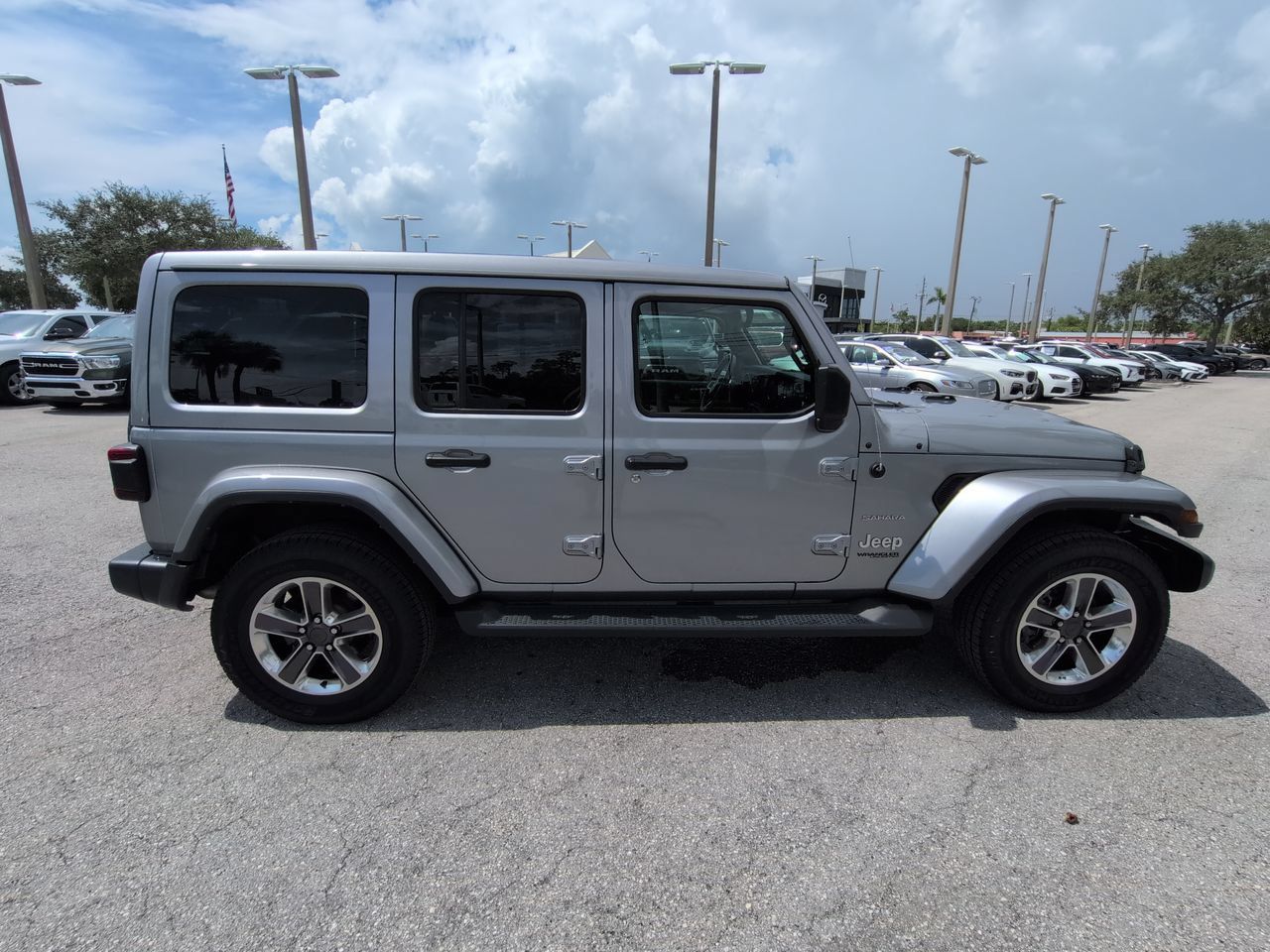 Used 2021 Jeep Wrangler Unlimited Sahara AWD/4WD image 4