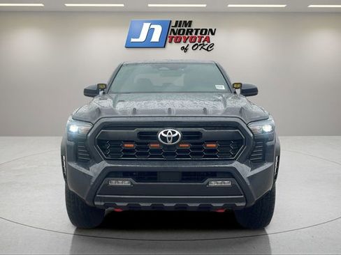 Used 2025 Toyota Tacoma TRD Off-Road AWD/4WD image 2