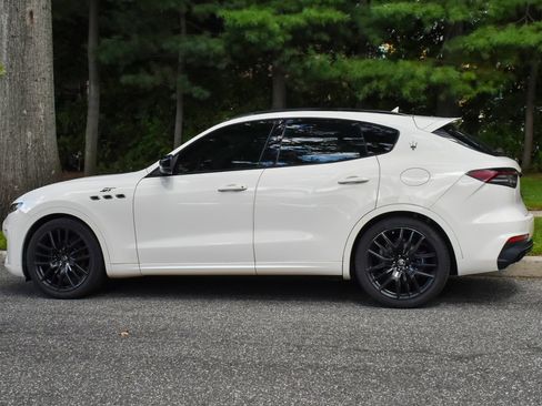 Used 2022 Maserati Levante GT AWD/4WD image 5