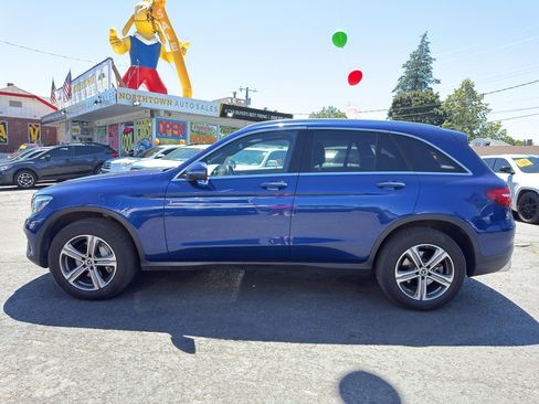 Used 2018 Mercedes-Benz GLC 300 4MATIC image 3