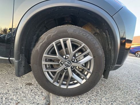 Used 2023 Nissan Rogue S image 28