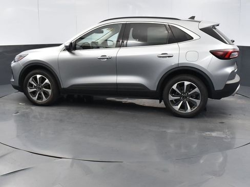 Used 2024 Ford Escape Platinum image 2