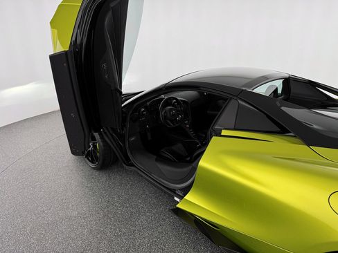 Used 2022 McLaren 720S Performance image 12