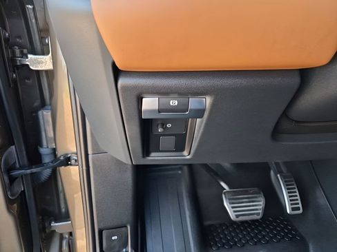 Used 2024 Land Rover Defender 130 X image 33