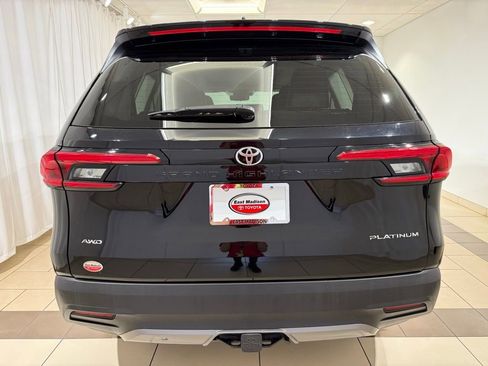 Certified 2024 Toyota Grand Highlander AWD image 4