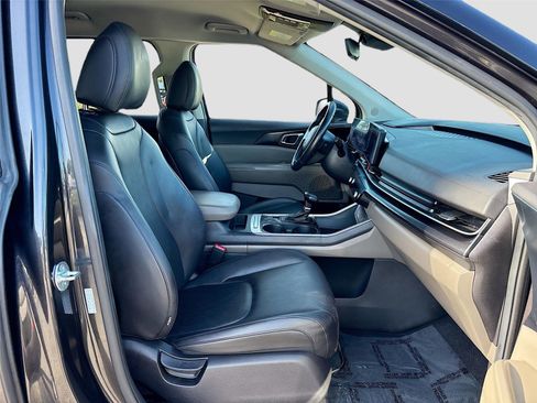 Used 2025 Kia Carnival image 29