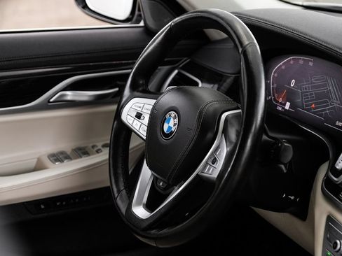 Used 2020 BMW 740i w/ Premium Package RWD image 12