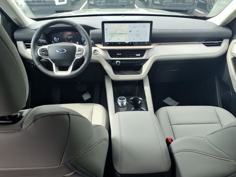 Used 2026 Ford Explorer Active w/ Active Comfort Package image 9