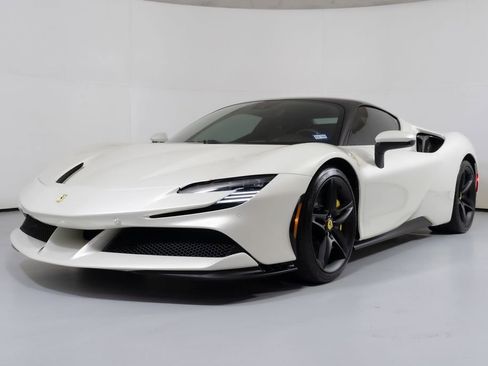 Used 2022 Ferrari SF90 Stradale image 12