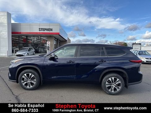 Certified 2023 Toyota Highlander XLE image 5