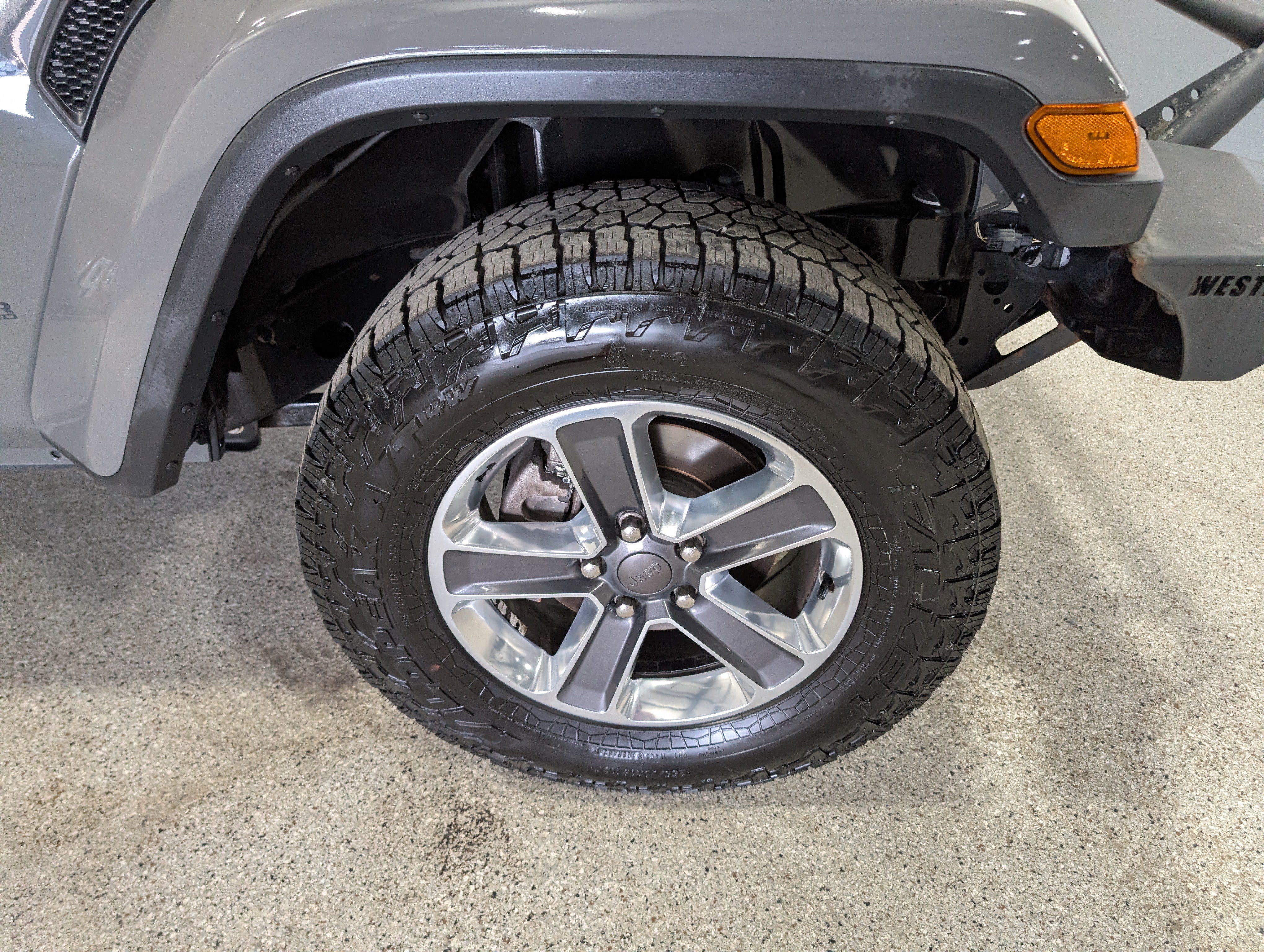 Used 2019 Jeep Wrangler Unlimited Sahara w/ Cold Weather Group AWD/4WD image 12